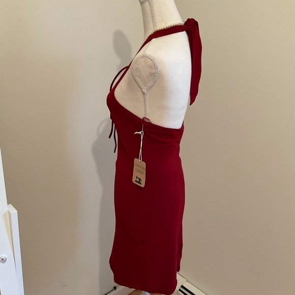 Backless red dress - Picture 5 of 8